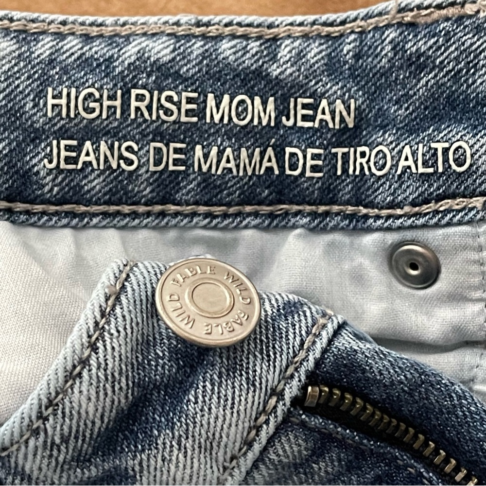 Wild Fable High Rise Mom Jeans Light Wash Size 2 - Picture 9 of 16
